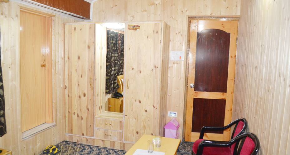 Hotel King's Palace, Srinagar 4